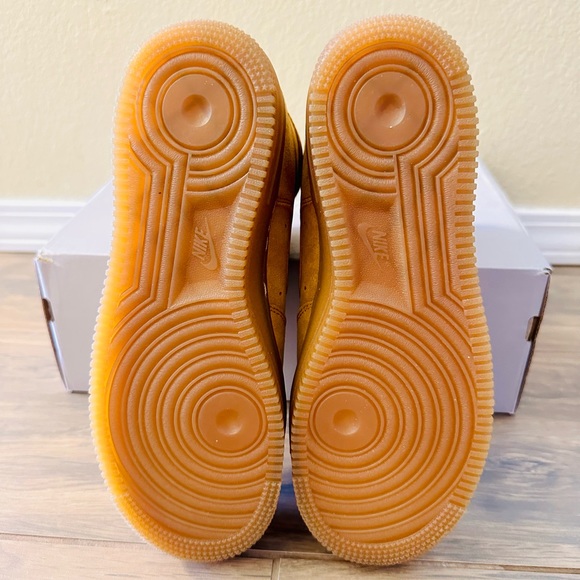 NEW IN BOX!! Unisex Nike Wheat Air Force 1 High LE GS Sneakers - Picture 9 of 11